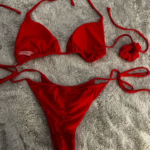 Red bikini set never worn - Picture 2 of 2